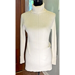 White House Black Market Winter White Long Sleeve Turtleneck Size Medium